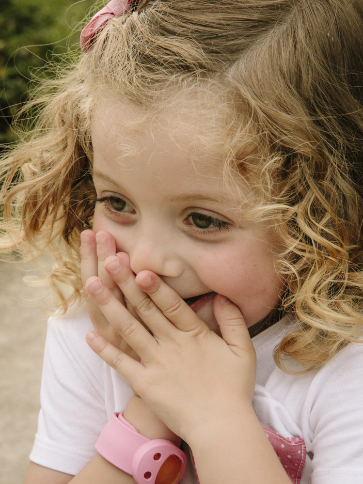 niña sorprendida